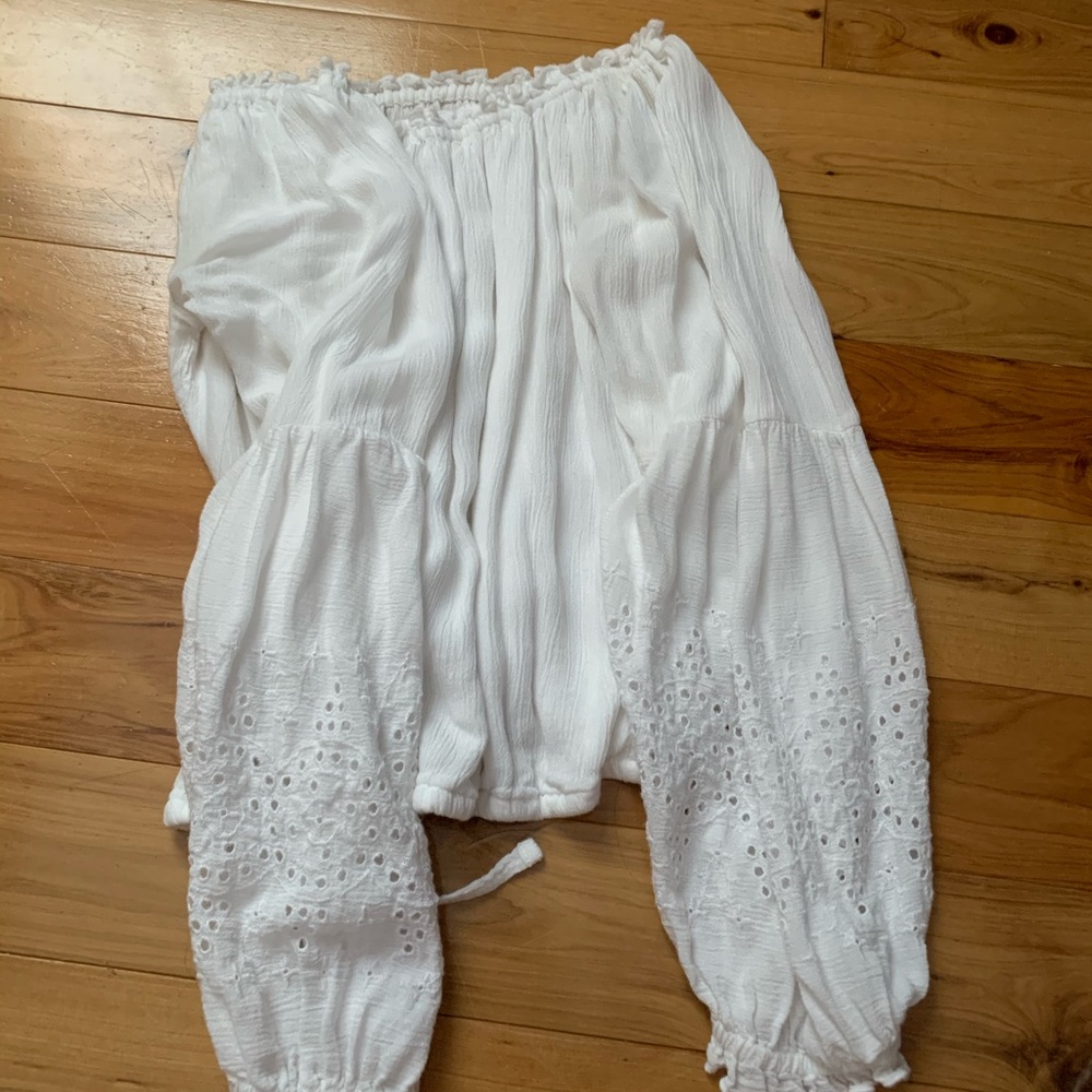 White Hollister top